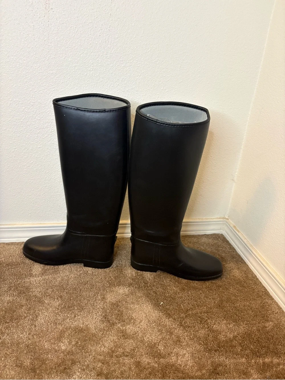 Sleek Black Over-the-Knee Riding Boots